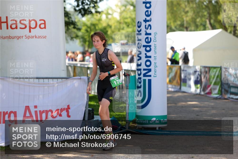 01.09.2024 - 17. Tribühne Triathlon Michael Strokosch http://msf.ph/oto/6906745 01.09.2024 11:13:06 Ziel 178 meine-sportfotos.de