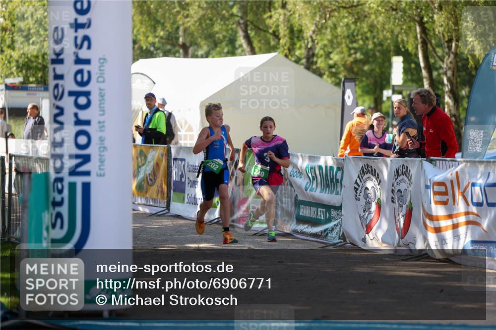 01.09.2024 - 17. Tribühne Triathlon Michael Strokosch http://msf.ph/oto/6906771 01.09.2024 11:13:11 Ziel 202, 240 meine-sportfotos.de