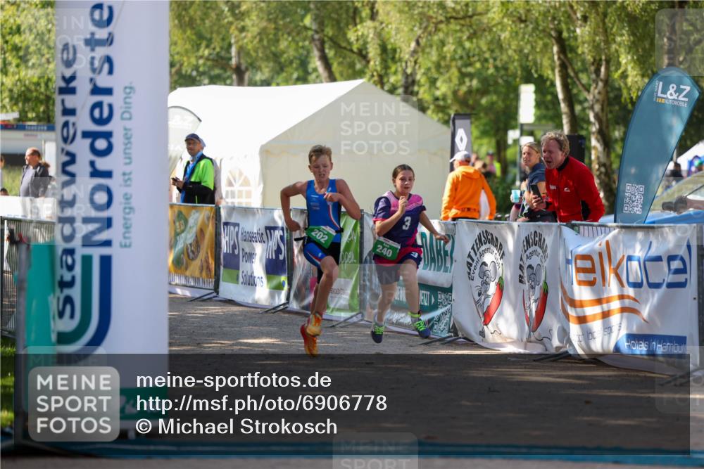 01.09.2024 - 17. Tribühne Triathlon Michael Strokosch http://msf.ph/oto/6906778 01.09.2024 11:13:11 Ziel 202, 240 meine-sportfotos.de