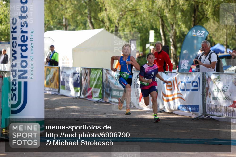 01.09.2024 - 17. Tribühne Triathlon Michael Strokosch http://msf.ph/oto/6906790 01.09.2024 11:13:12 Ziel 202, 240 meine-sportfotos.de