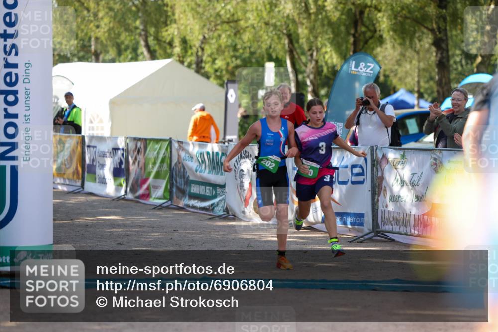 01.09.2024 - 17. Tribühne Triathlon Michael Strokosch http://msf.ph/oto/6906804 01.09.2024 11:13:13 Ziel 202, 240 meine-sportfotos.de