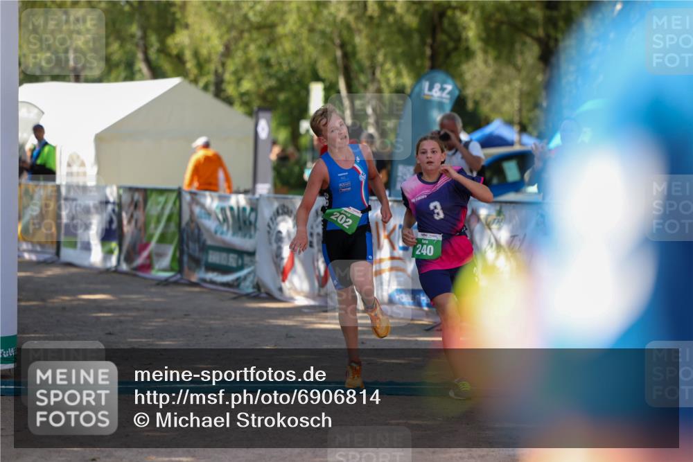 01.09.2024 - 17. Tribühne Triathlon Michael Strokosch http://msf.ph/oto/6906814 01.09.2024 11:13:13 Ziel 202, 240 meine-sportfotos.de