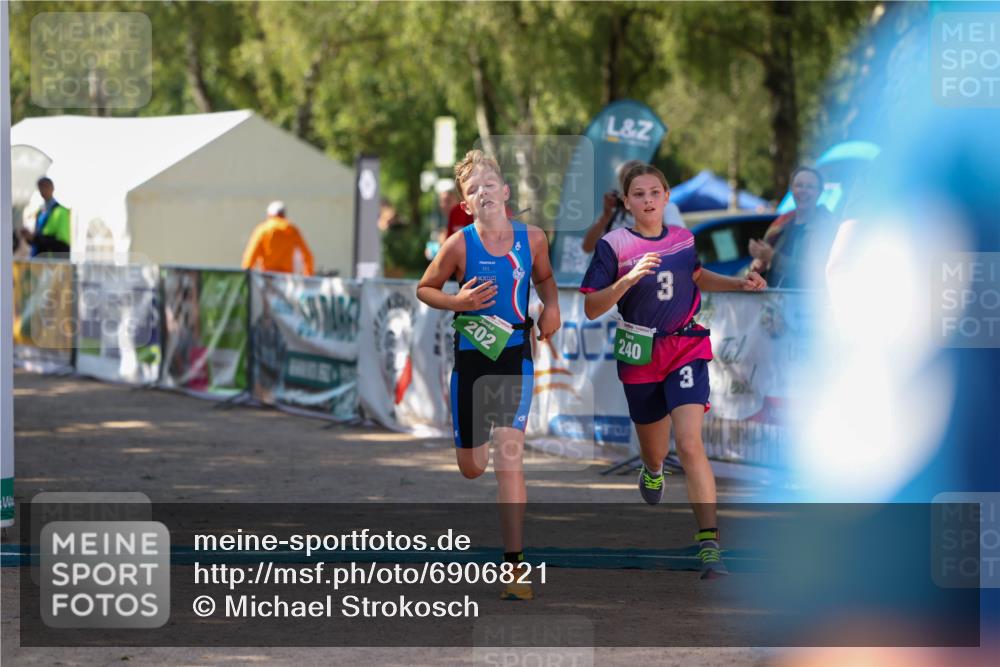 01.09.2024 - 17. Tribühne Triathlon Michael Strokosch http://msf.ph/oto/6906821 01.09.2024 11:13:13 Ziel 202, 240 meine-sportfotos.de