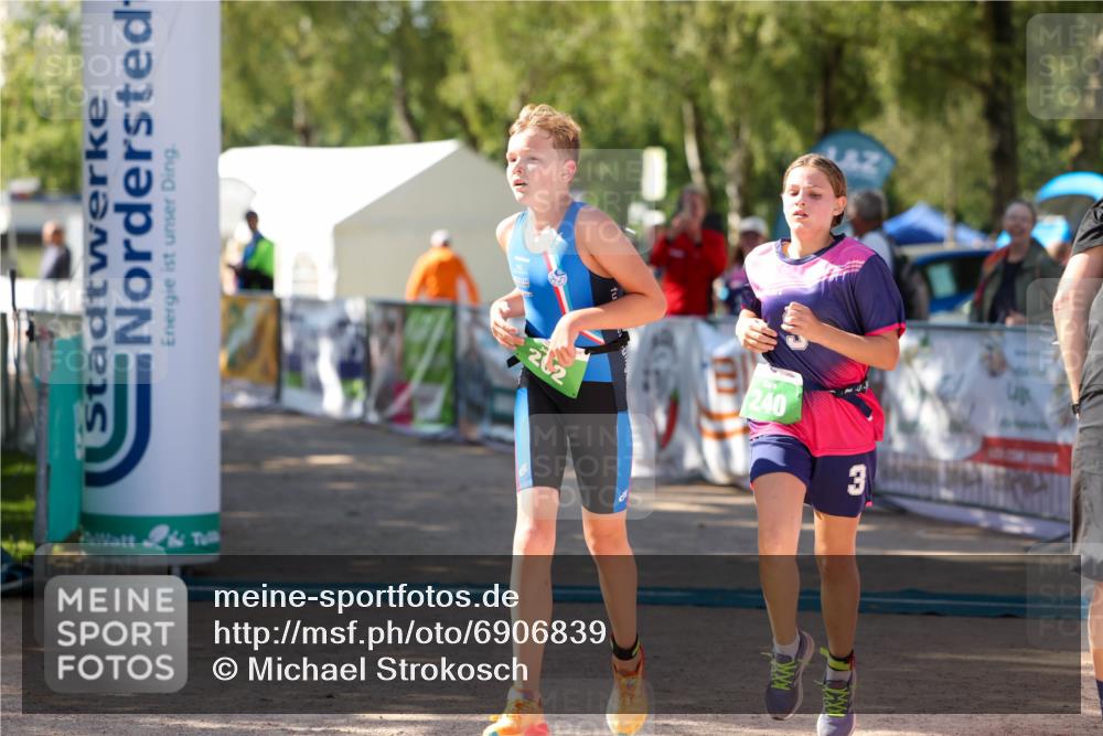 01.09.2024 - 17. Tribühne Triathlon Michael Strokosch http://msf.ph/oto/6906839 01.09.2024 11:13:14 Ziel 201, 202, 240 meine-sportfotos.de