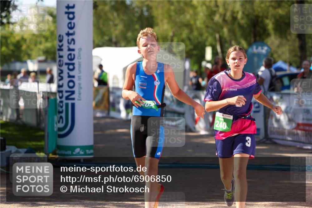 01.09.2024 - 17. Tribühne Triathlon Michael Strokosch http://msf.ph/oto/6906850 01.09.2024 11:13:15 Ziel 201, 202, 240 meine-sportfotos.de