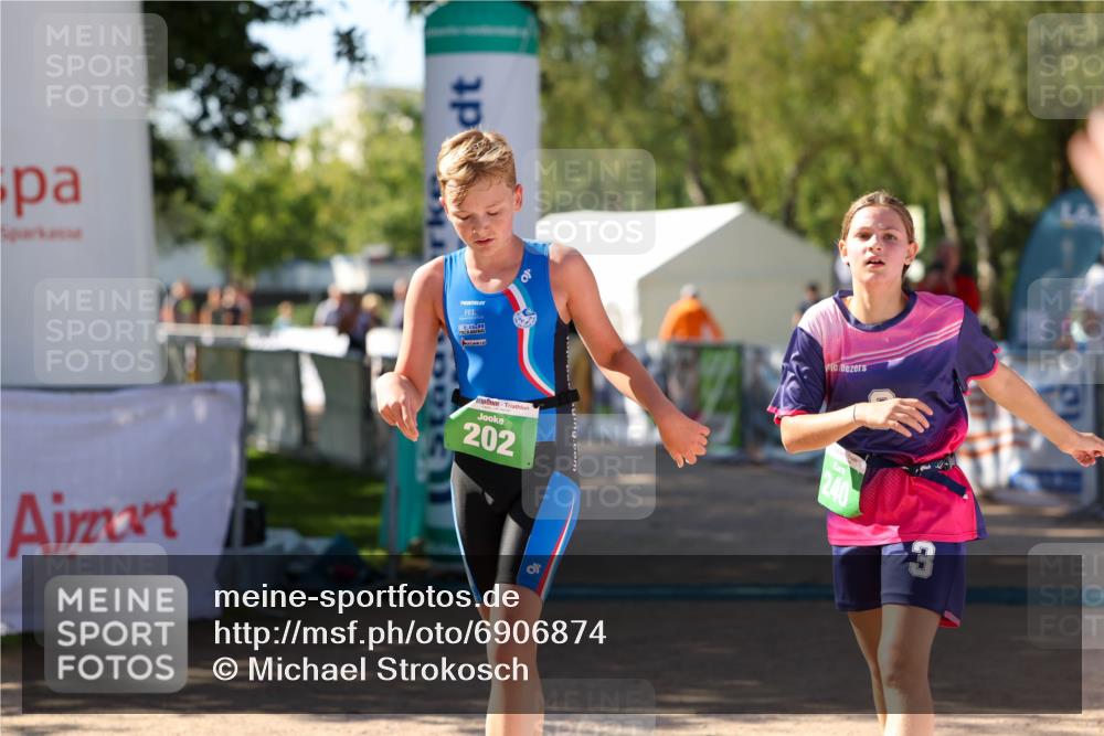 01.09.2024 - 17. Tribühne Triathlon Michael Strokosch http://msf.ph/oto/6906874 01.09.2024 11:13:16 Ziel 201, 202, 240 meine-sportfotos.de