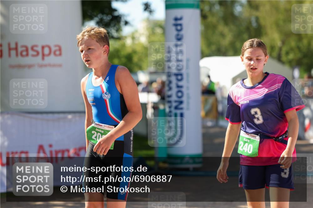 01.09.2024 - 17. Tribühne Triathlon Michael Strokosch http://msf.ph/oto/6906887 01.09.2024 11:13:16 Ziel 201, 202, 240 meine-sportfotos.de