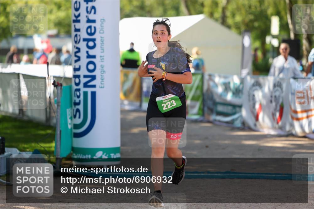 01.09.2024 - 17. Tribühne Triathlon Michael Strokosch http://msf.ph/oto/6906932 01.09.2024 11:15:25 Ziel 223 meine-sportfotos.de