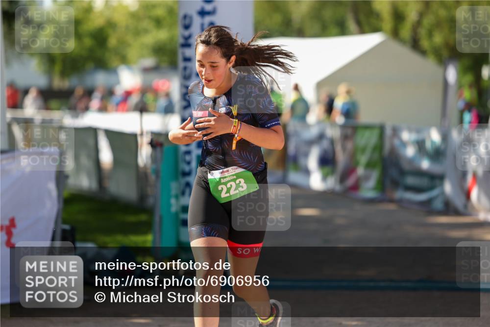 01.09.2024 - 17. Tribühne Triathlon Michael Strokosch http://msf.ph/oto/6906956 01.09.2024 11:15:26 Ziel 223 meine-sportfotos.de