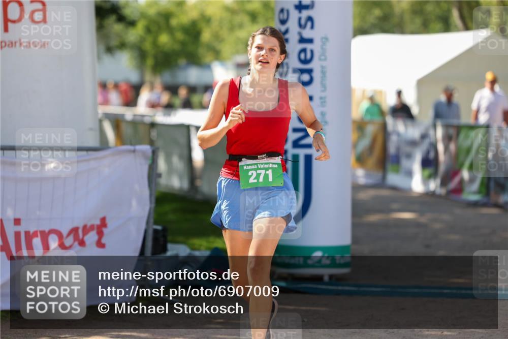 01.09.2024 - 17. Tribühne Triathlon Michael Strokosch http://msf.ph/oto/6907009 01.09.2024 11:16:34 Ziel 271 meine-sportfotos.de