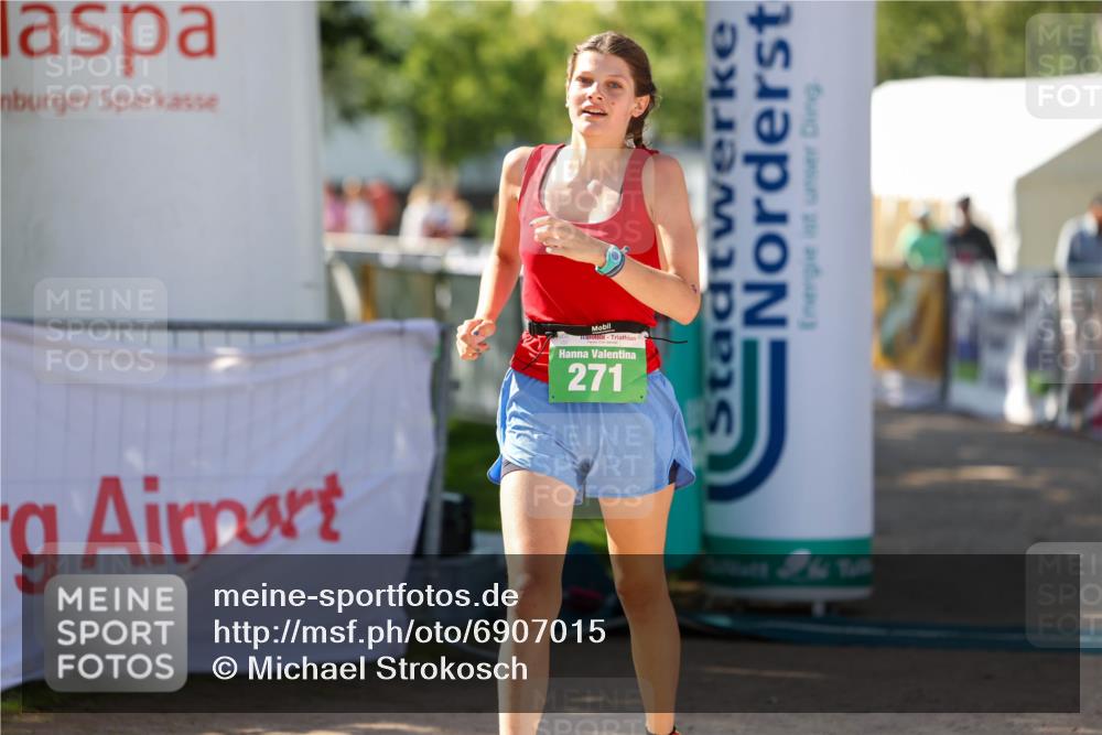 01.09.2024 - 17. Tribühne Triathlon Michael Strokosch http://msf.ph/oto/6907015 01.09.2024 11:16:34 Ziel 271 meine-sportfotos.de