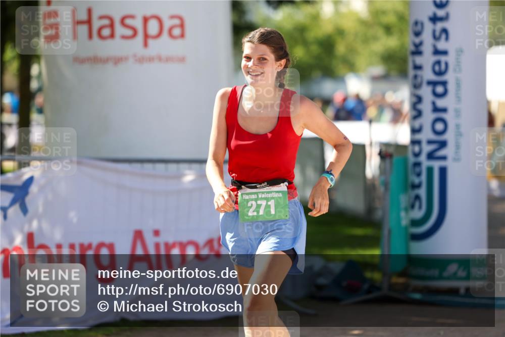 01.09.2024 - 17. Tribühne Triathlon Michael Strokosch http://msf.ph/oto/6907030 01.09.2024 11:16:35 Ziel 271 meine-sportfotos.de