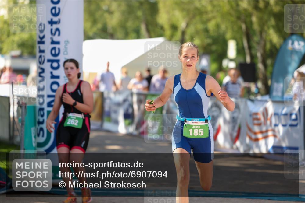 01.09.2024 - 17. Tribühne Triathlon Michael Strokosch http://msf.ph/oto/6907094 01.09.2024 11:16:56 Ziel 185, 262 meine-sportfotos.de