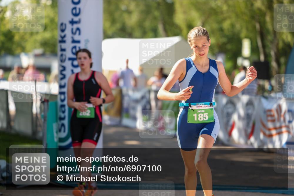 01.09.2024 - 17. Tribühne Triathlon Michael Strokosch http://msf.ph/oto/6907100 01.09.2024 11:16:56 Ziel 185, 262 meine-sportfotos.de