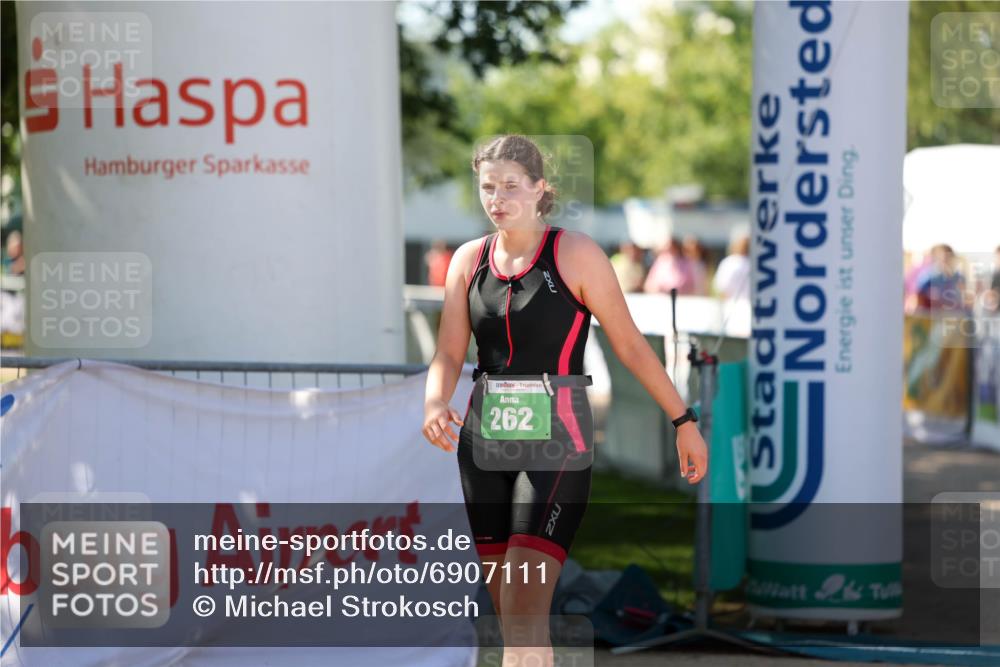 01.09.2024 - 17. Tribühne Triathlon Michael Strokosch http://msf.ph/oto/6907111 01.09.2024 11:16:58 Ziel 185, 262 meine-sportfotos.de