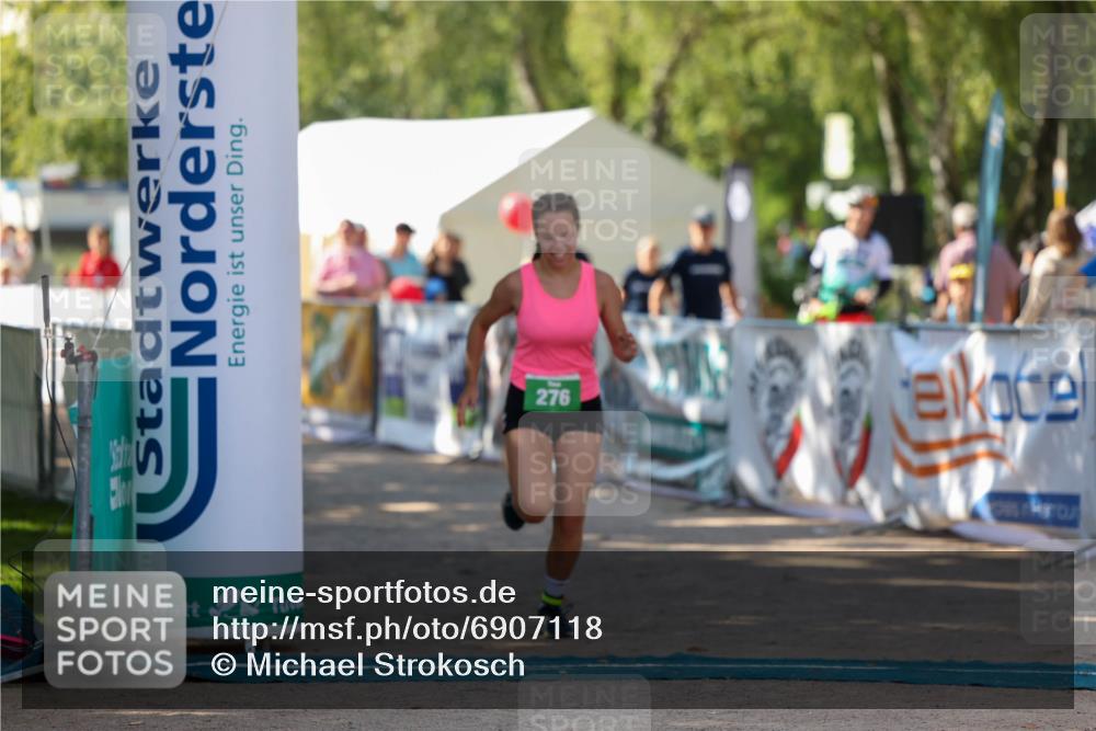 01.09.2024 - 17. Tribühne Triathlon Michael Strokosch http://msf.ph/oto/6907118 01.09.2024 11:17:34 Ziel 276 meine-sportfotos.de
