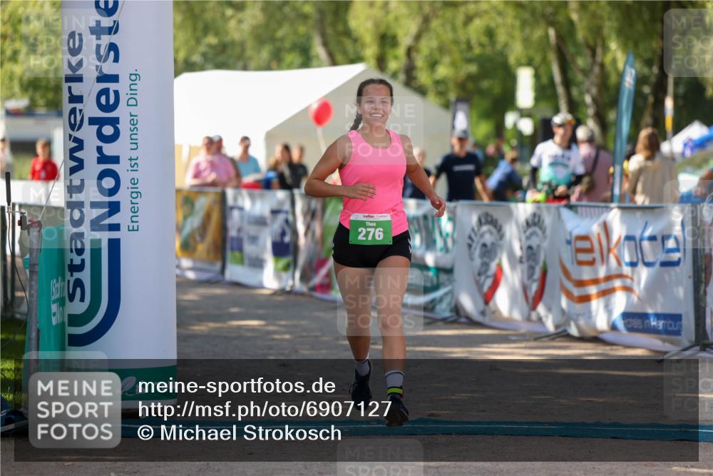01.09.2024 - 17. Tribühne Triathlon Michael Strokosch http://msf.ph/oto/6907127 01.09.2024 11:17:34 Ziel 276 meine-sportfotos.de