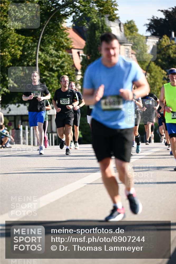 01.09.2024 - BARMER Alsterlauf Dr. Thomas Lammeyer http://msf.ph/oto/6907244 01.09.2024 09:42:34 Laufen 3367, 3223, 517 meine-sportfotos.de