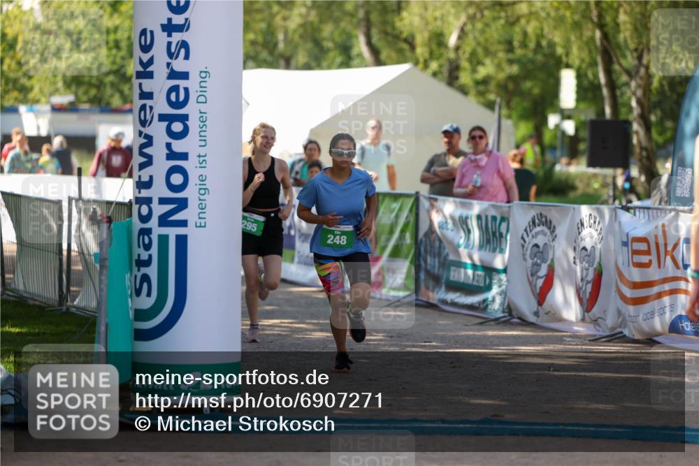 01.09.2024 - 17. Tribühne Triathlon Michael Strokosch http://msf.ph/oto/6907271 01.09.2024 11:22:07 Ziel 248, 295 meine-sportfotos.de