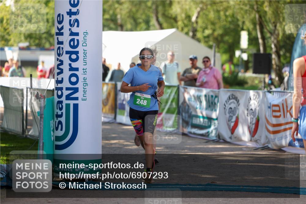 01.09.2024 - 17. Tribühne Triathlon Michael Strokosch http://msf.ph/oto/6907293 01.09.2024 11:22:08 Ziel 248, 295 meine-sportfotos.de