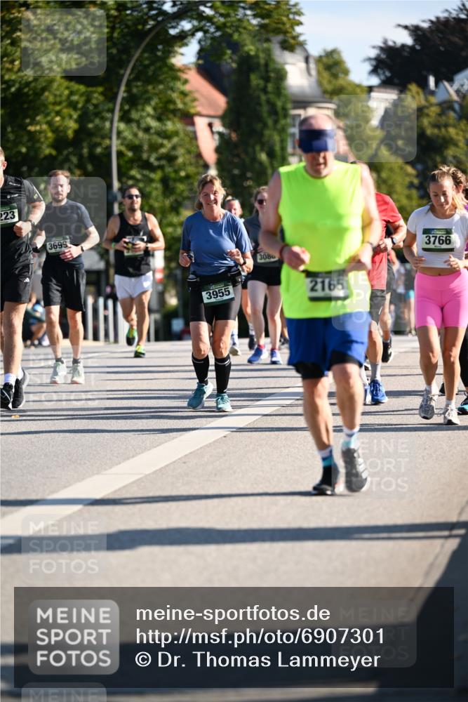 01.09.2024 - BARMER Alsterlauf Dr. Thomas Lammeyer http://msf.ph/oto/6907301 01.09.2024 09:42:37 Laufen 223, 3699, 3955, 3086, 2165, 3766 meine-sportfotos.de