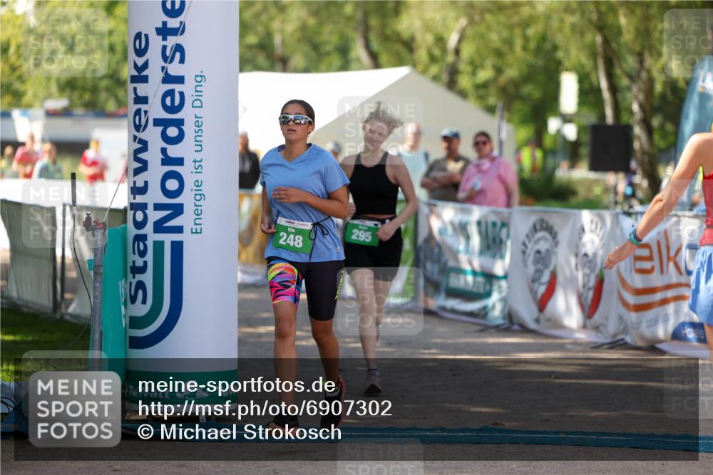 01.09.2024 - 17. Tribühne Triathlon Michael Strokosch http://msf.ph/oto/6907302 01.09.2024 11:22:08 Ziel 248, 295 meine-sportfotos.de