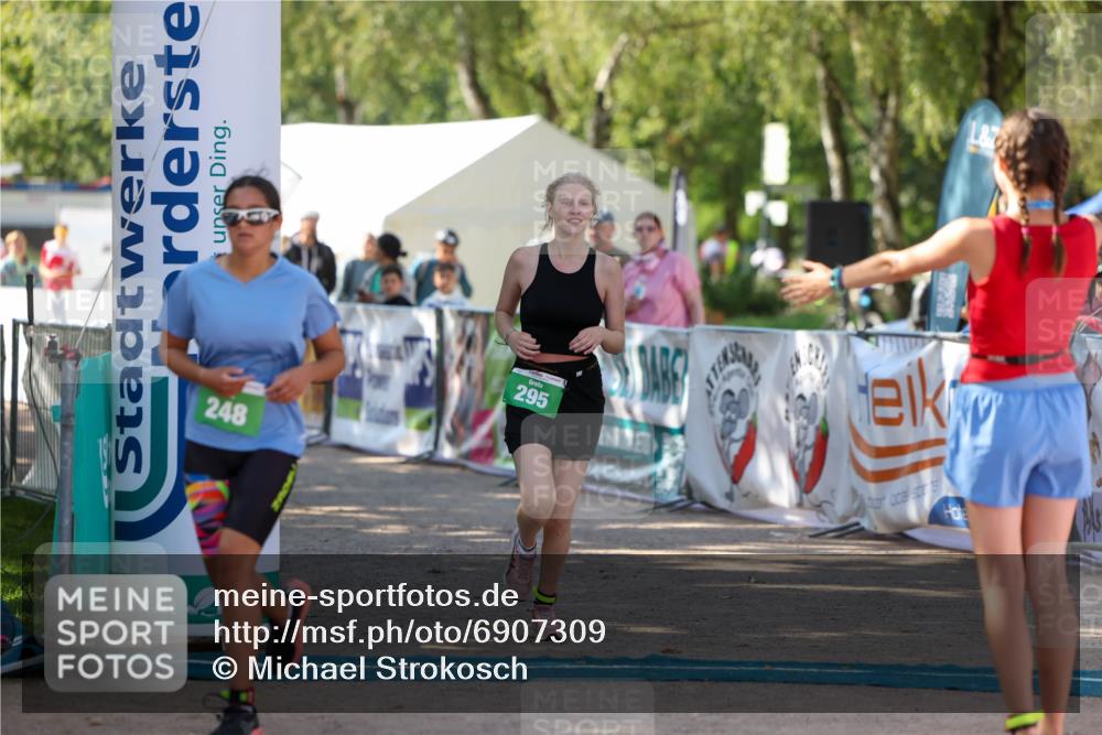 01.09.2024 - 17. Tribühne Triathlon Michael Strokosch http://msf.ph/oto/6907309 01.09.2024 11:22:09 Ziel 248, 295 meine-sportfotos.de