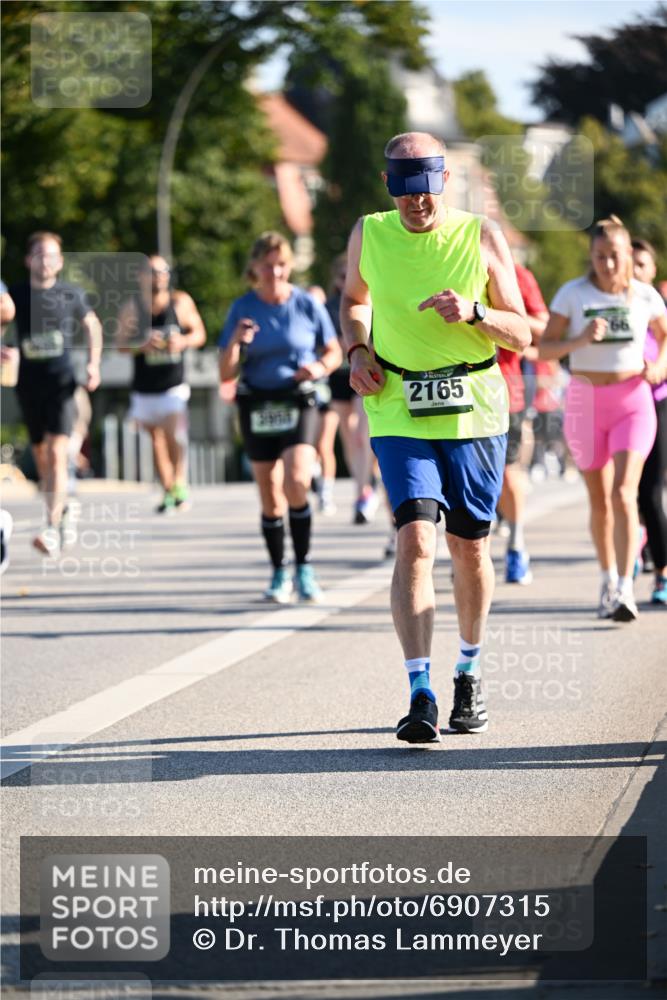 01.09.2024 - BARMER Alsterlauf Dr. Thomas Lammeyer http://msf.ph/oto/6907315 01.09.2024 09:42:37 Laufen 2165 meine-sportfotos.de