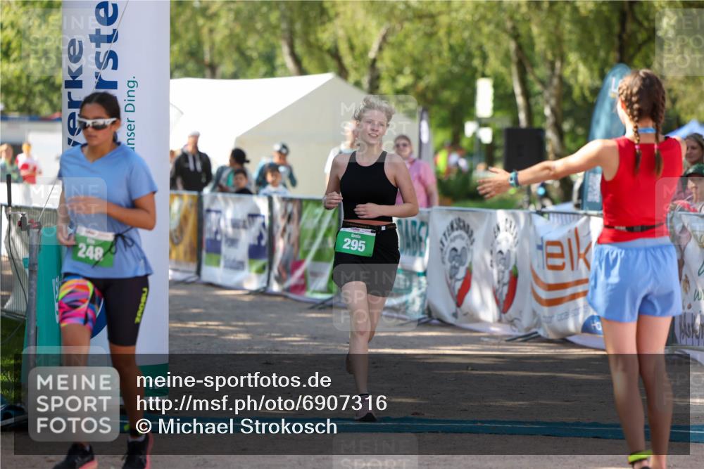01.09.2024 - 17. Tribühne Triathlon Michael Strokosch http://msf.ph/oto/6907316 01.09.2024 11:22:09 Ziel 248, 295 meine-sportfotos.de