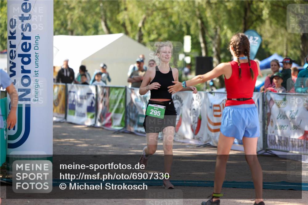 01.09.2024 - 17. Tribühne Triathlon Michael Strokosch http://msf.ph/oto/6907330 01.09.2024 11:22:10 Ziel 248, 295 meine-sportfotos.de