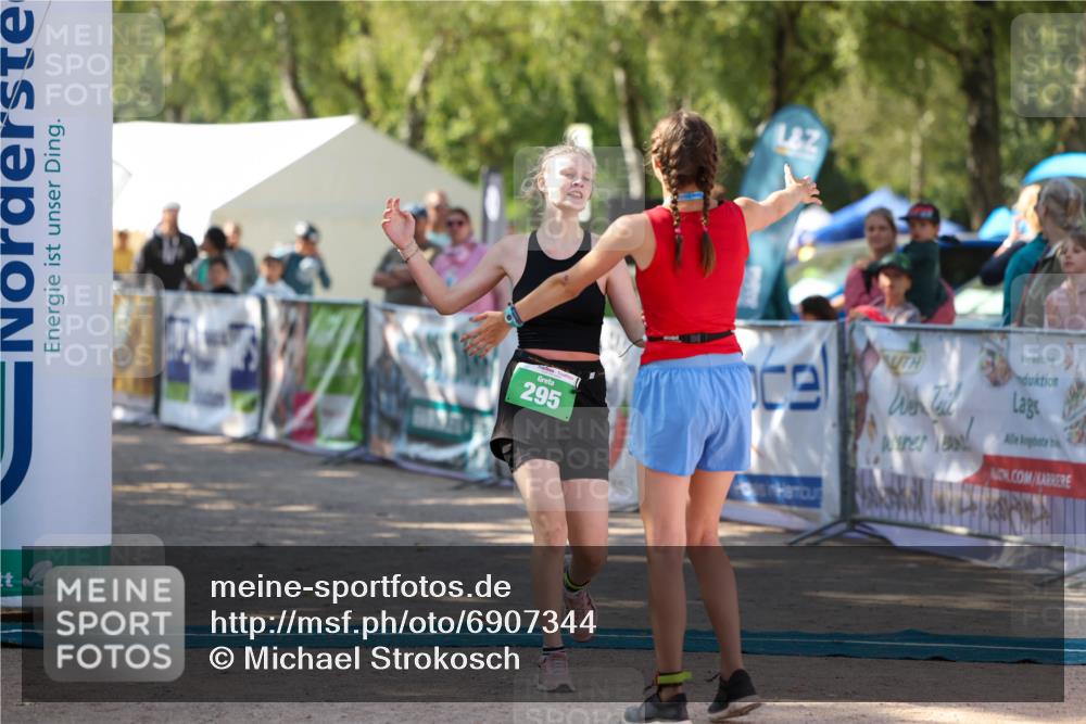 01.09.2024 - 17. Tribühne Triathlon Michael Strokosch http://msf.ph/oto/6907344 01.09.2024 11:22:10 Ziel 248, 295 meine-sportfotos.de