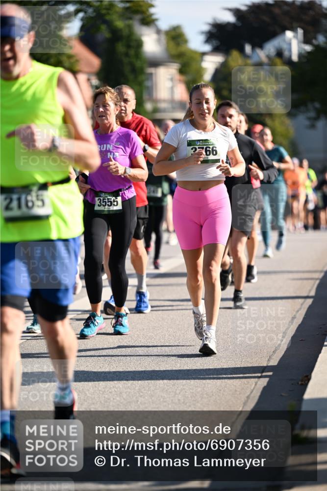 01.09.2024 - BARMER Alsterlauf Dr. Thomas Lammeyer http://msf.ph/oto/6907356 01.09.2024 09:42:39 Laufen 266, 2165, 3555 meine-sportfotos.de