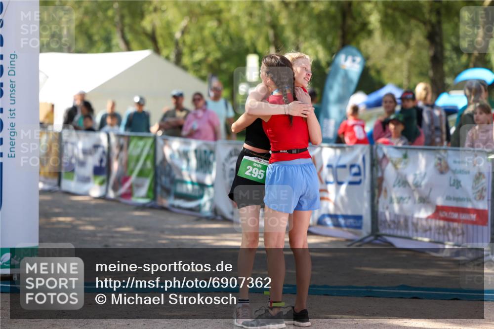 01.09.2024 - 17. Tribühne Triathlon Michael Strokosch http://msf.ph/oto/6907362 01.09.2024 11:22:11 Ziel 248, 295 meine-sportfotos.de