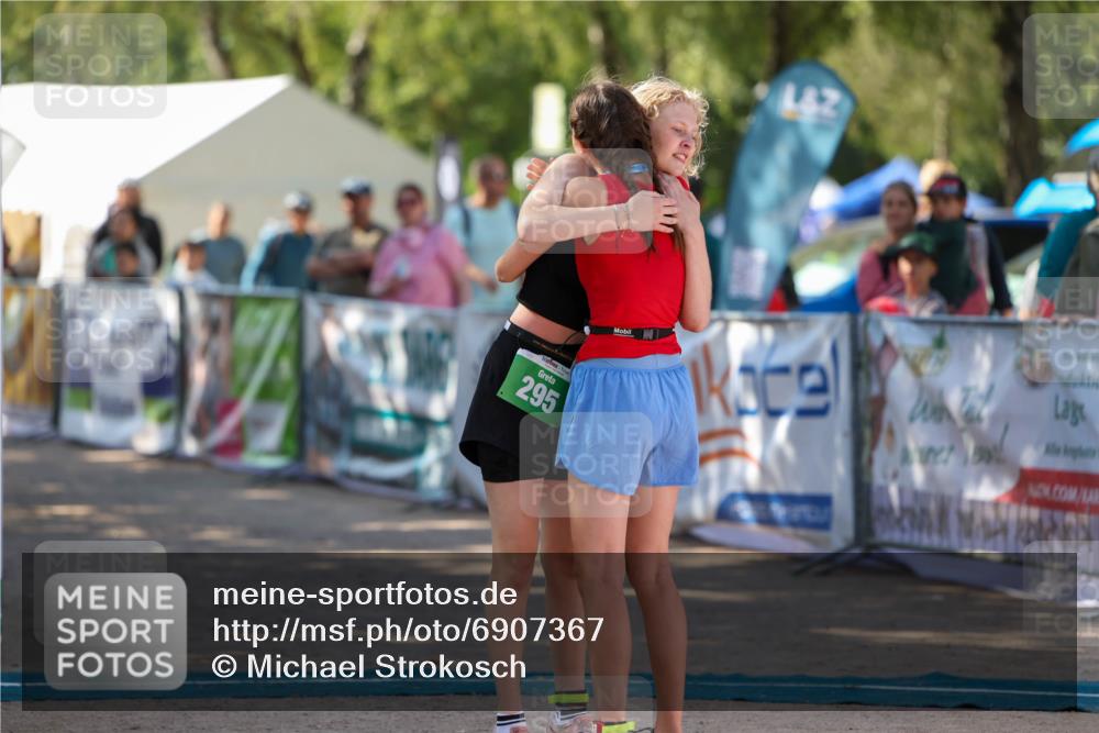 01.09.2024 - 17. Tribühne Triathlon Michael Strokosch http://msf.ph/oto/6907367 01.09.2024 11:22:11 Ziel 248, 295 meine-sportfotos.de