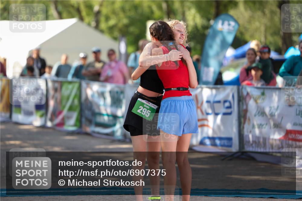 01.09.2024 - 17. Tribühne Triathlon Michael Strokosch http://msf.ph/oto/6907375 01.09.2024 11:22:12 Ziel 248, 295 meine-sportfotos.de