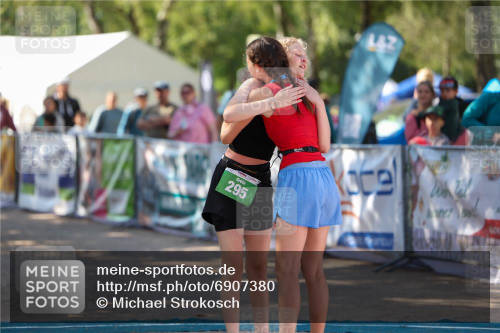 01.09.2024 - 17. Tribühne Triathlon Michael Strokosch http://msf.ph/oto/6907380 01.09.2024 11:22:12 Ziel 248, 295 meine-sportfotos.de