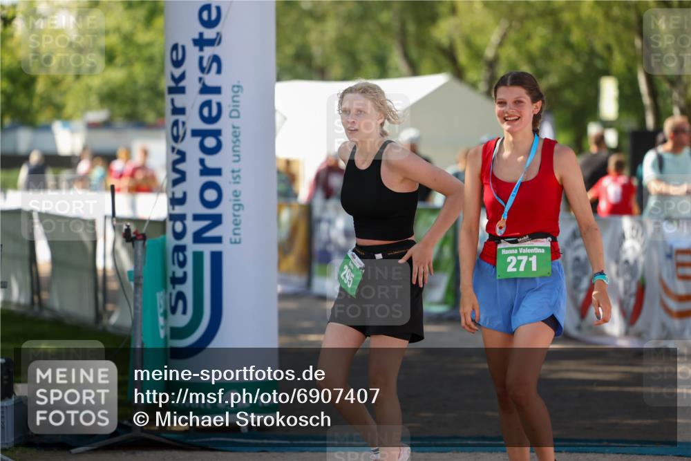 01.09.2024 - 17. Tribühne Triathlon Michael Strokosch http://msf.ph/oto/6907407 01.09.2024 11:22:14 Ziel 295 meine-sportfotos.de