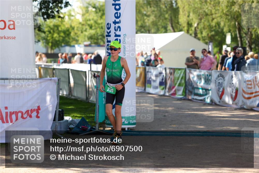 01.09.2024 - 17. Tribühne Triathlon Michael Strokosch http://msf.ph/oto/6907500 01.09.2024 11:23:39 Ziel 235 meine-sportfotos.de