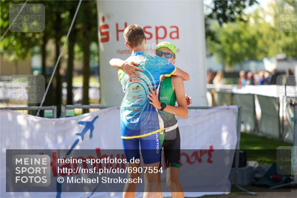 01.09.2024 - 17. Tribühne Triathlon Michael Strokosch http://msf.ph/oto/6907554 01.09.2024 11:23:42 Ziel  meine-sportfotos.de