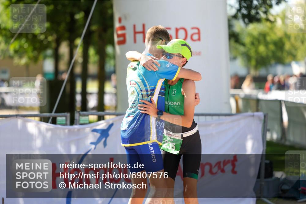 01.09.2024 - 17. Tribühne Triathlon Michael Strokosch http://msf.ph/oto/6907576 01.09.2024 11:23:42 Ziel  meine-sportfotos.de