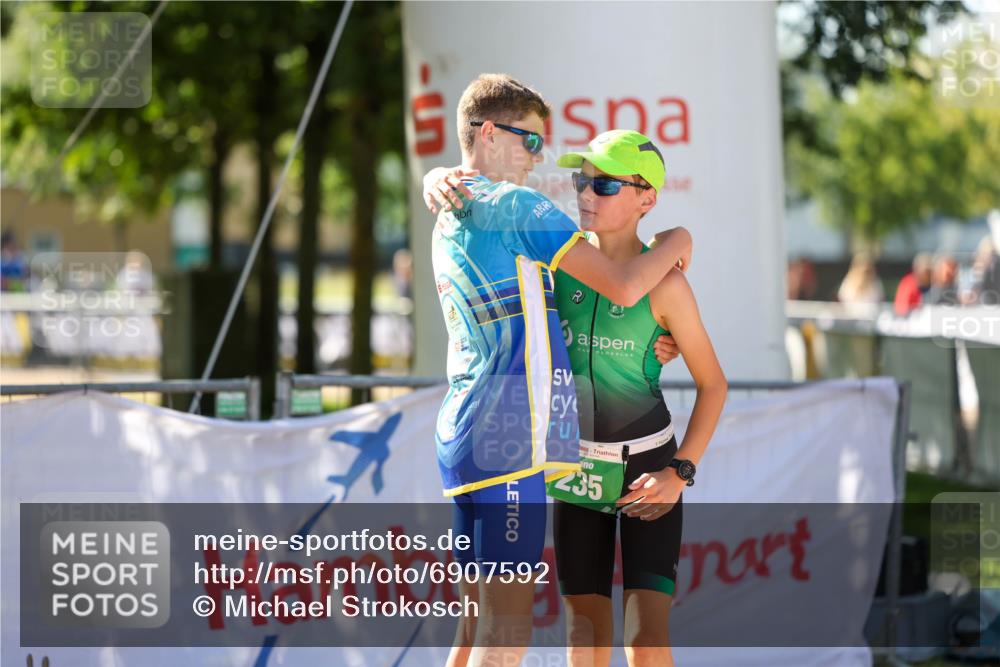 01.09.2024 - 17. Tribühne Triathlon Michael Strokosch http://msf.ph/oto/6907592 01.09.2024 11:23:43 Ziel  meine-sportfotos.de