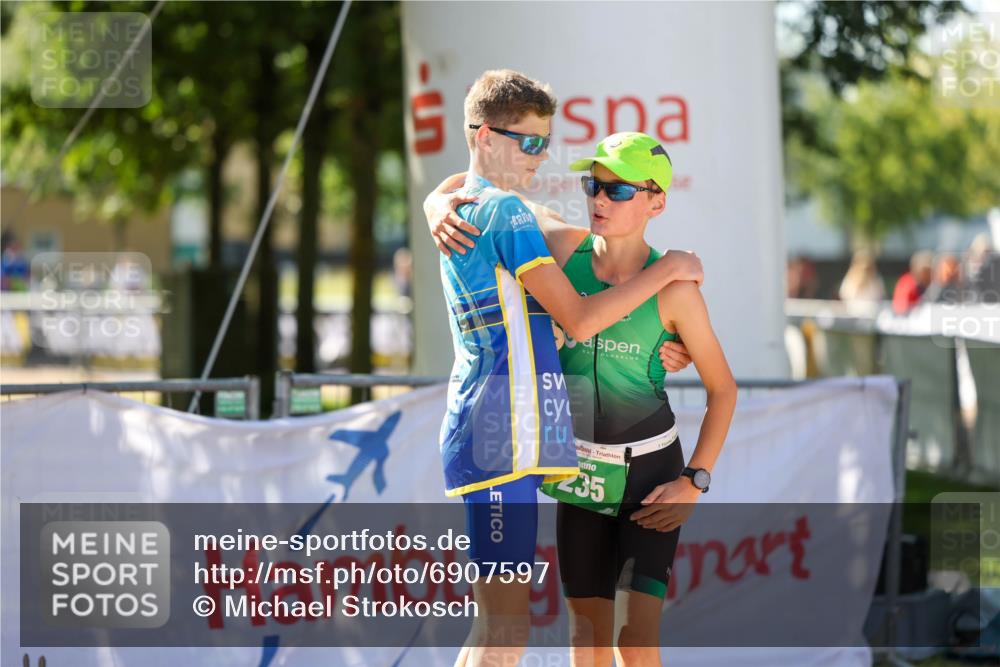 01.09.2024 - 17. Tribühne Triathlon Michael Strokosch http://msf.ph/oto/6907597 01.09.2024 11:23:43 Ziel  meine-sportfotos.de