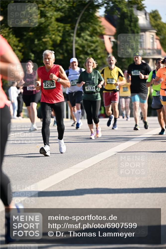 01.09.2024 - BARMER Alsterlauf Dr. Thomas Lammeyer http://msf.ph/oto/6907599 01.09.2024 09:42:48 Laufen 2290, 4133, 3516, 3883, 28 meine-sportfotos.de