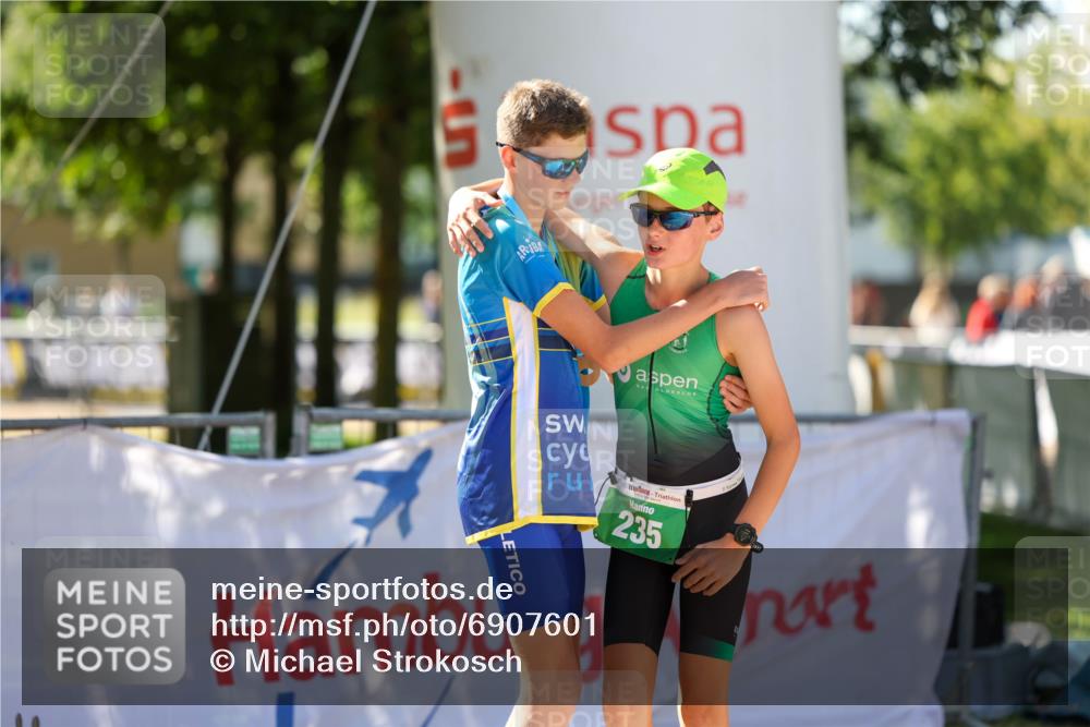 01.09.2024 - 17. Tribühne Triathlon Michael Strokosch http://msf.ph/oto/6907601 01.09.2024 11:23:43 Ziel  meine-sportfotos.de