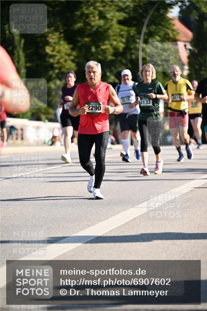 01.09.2024 - BARMER Alsterlauf Dr. Thomas Lammeyer http://msf.ph/oto/6907602 01.09.2024 09:42:49 Laufen 3011, 13516, 4133, 2290 meine-sportfotos.de