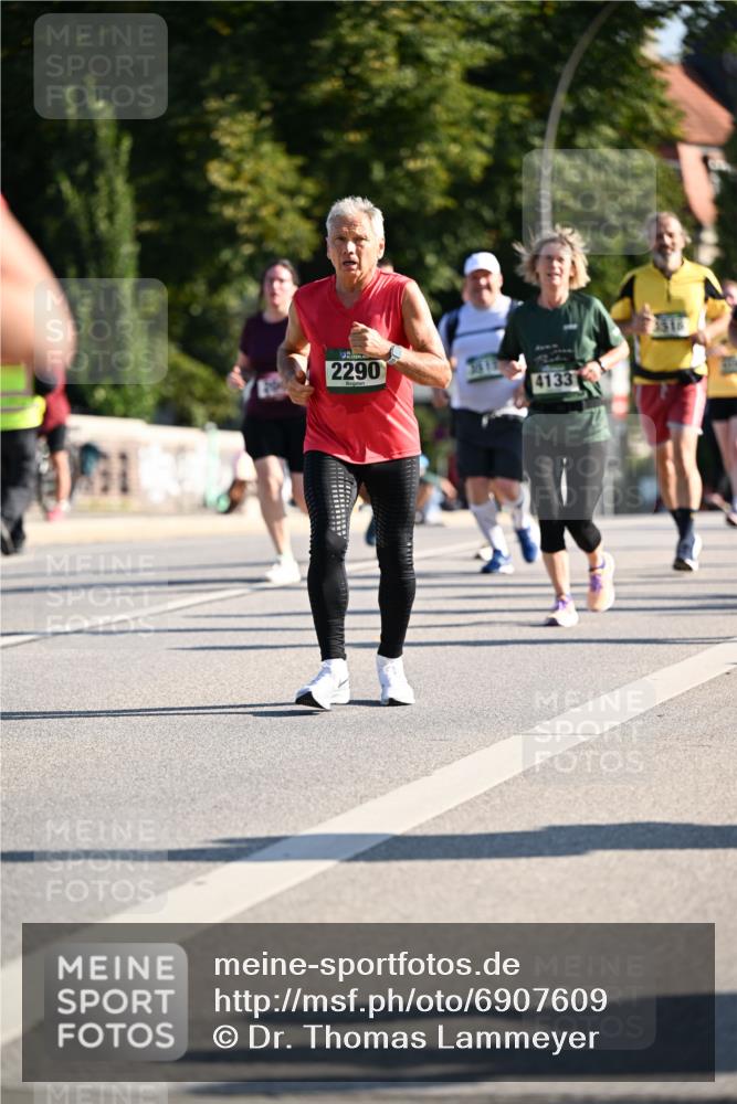 01.09.2024 - BARMER Alsterlauf Dr. Thomas Lammeyer http://msf.ph/oto/6907609 01.09.2024 09:42:49 Laufen 2290, 3611, 4133 meine-sportfotos.de