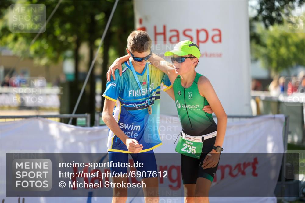 01.09.2024 - 17. Tribühne Triathlon Michael Strokosch http://msf.ph/oto/6907612 01.09.2024 11:23:44 Ziel  meine-sportfotos.de