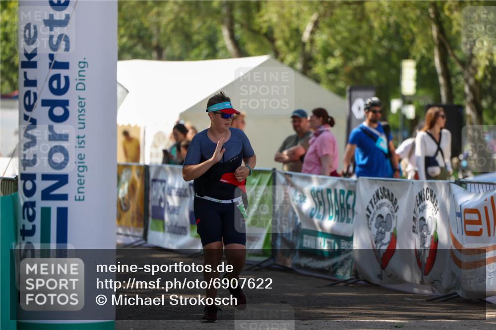 01.09.2024 - 17. Tribühne Triathlon Michael Strokosch http://msf.ph/oto/6907622 01.09.2024 11:25:12 Ziel 238 meine-sportfotos.de