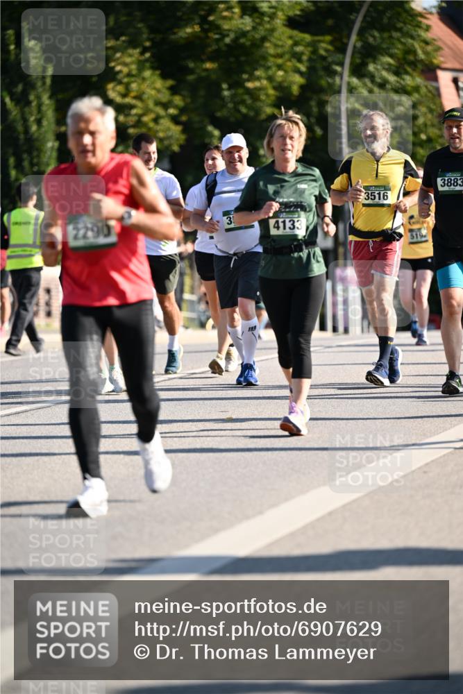 01.09.2024 - BARMER Alsterlauf Dr. Thomas Lammeyer http://msf.ph/oto/6907629 01.09.2024 09:42:50 Laufen 3516, 2290, 3, 4133, 5197, 3883 meine-sportfotos.de