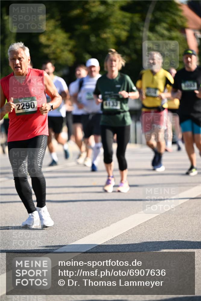 01.09.2024 - BARMER Alsterlauf Dr. Thomas Lammeyer http://msf.ph/oto/6907636 01.09.2024 09:42:50 Laufen 2290, 4133 meine-sportfotos.de